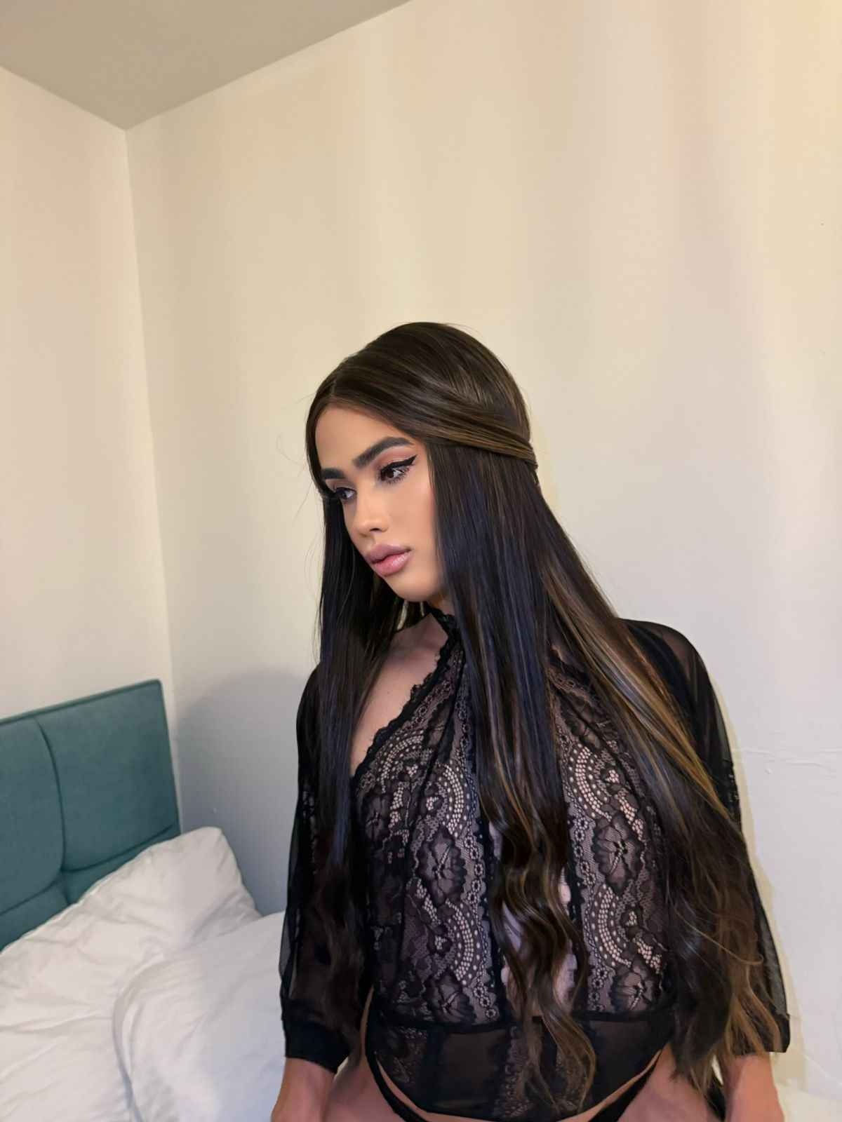 אנגל – קוקסינלית תל אביב ליידי בוי מפנקת