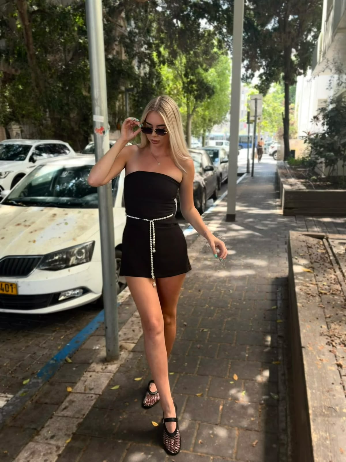 בלונדינית בחורה ברמה גבוהה בתל אביב