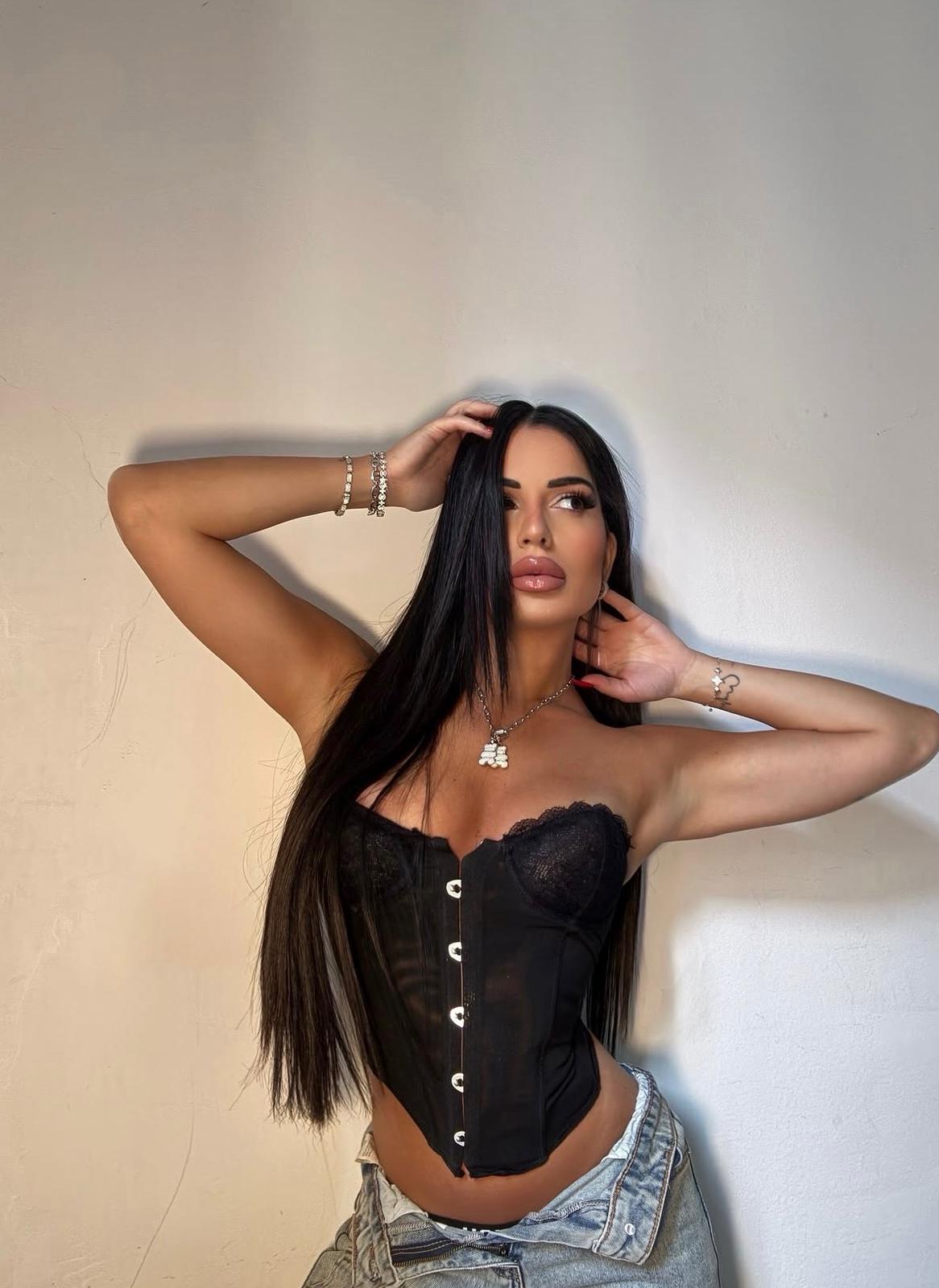 תיירת מספרד 27 חיפה