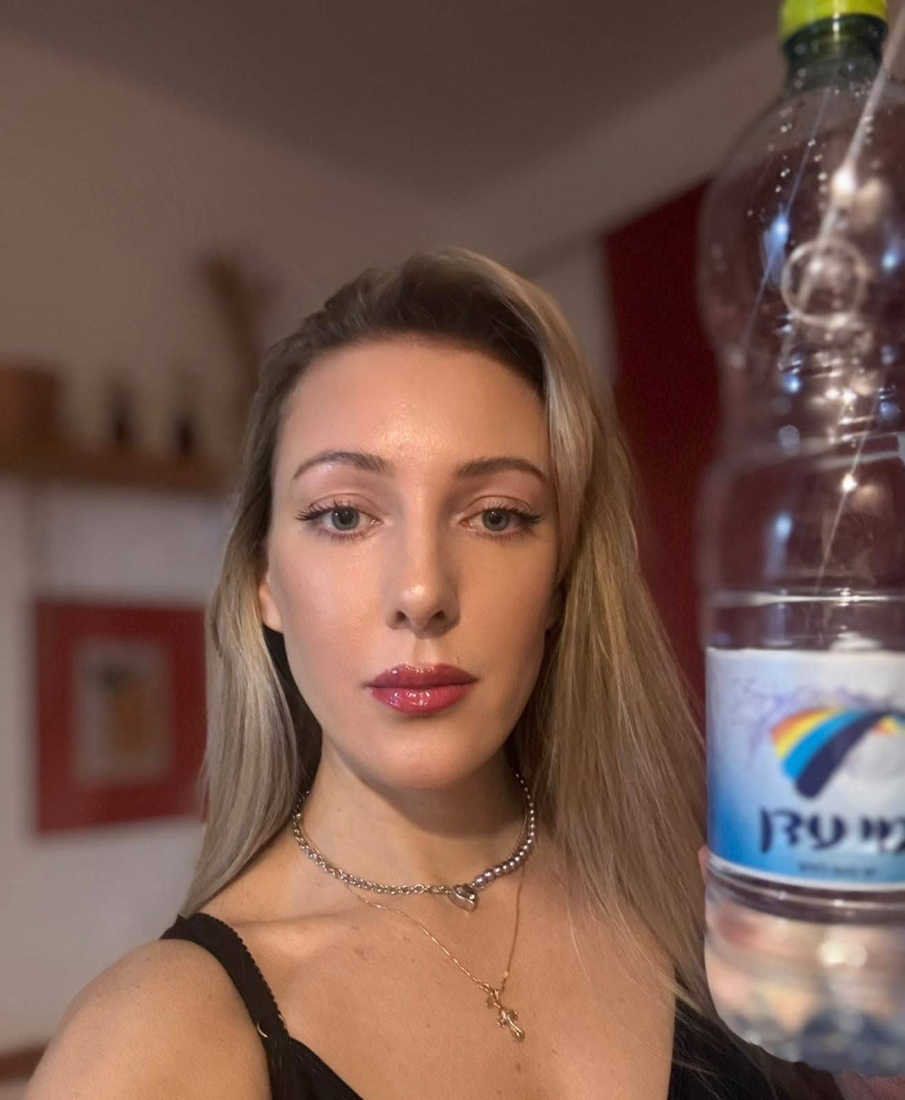 תל אביב- בחורה מהממת